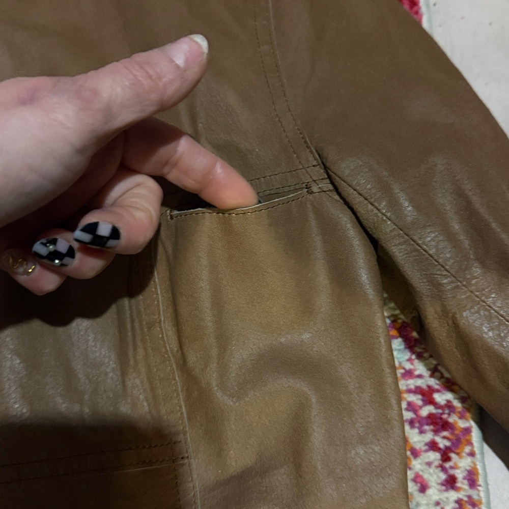 Fitted leather jacket - Picture 8 of 9